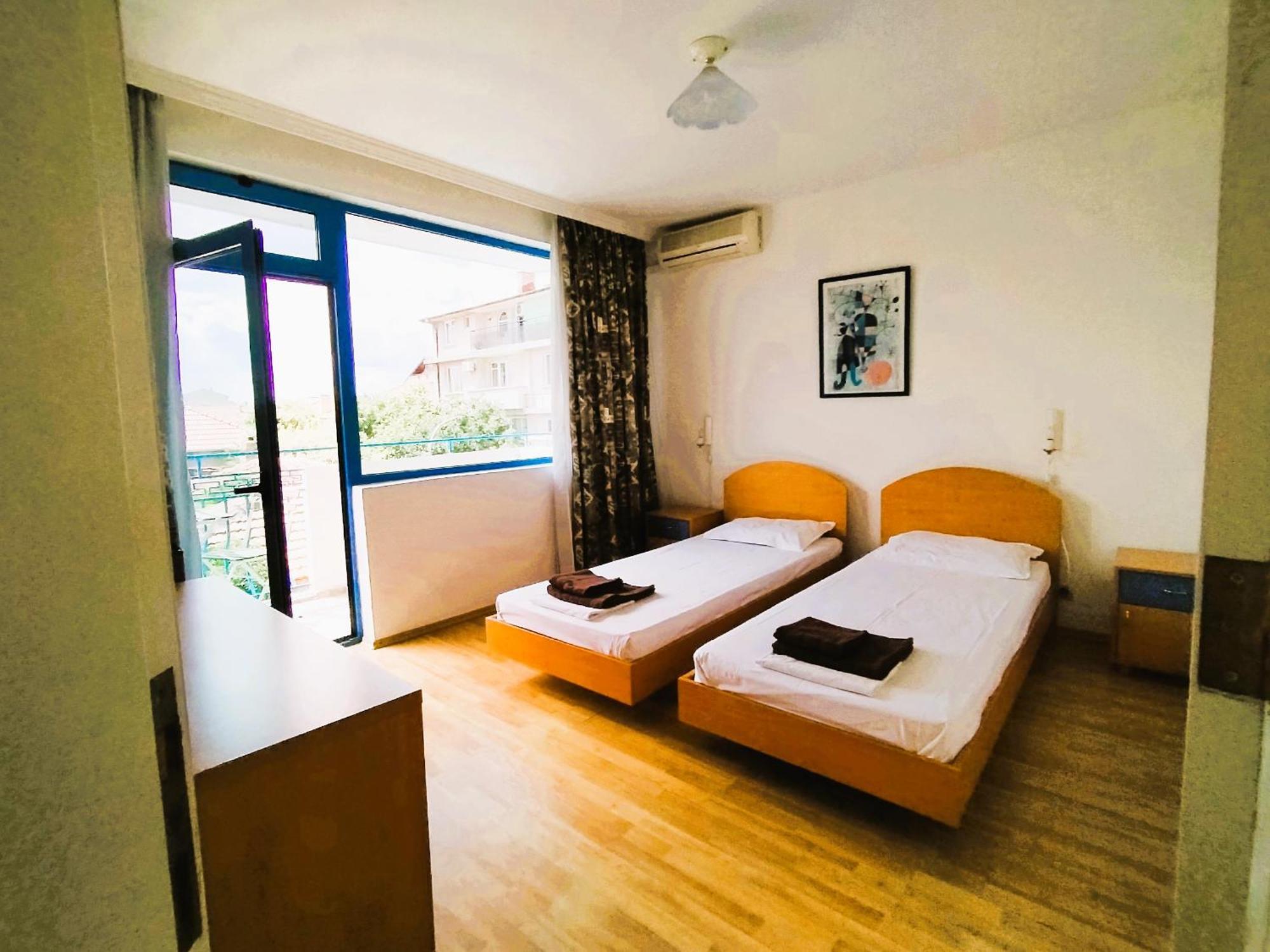 Lira Sto Apartments Pomorie Exterior photo