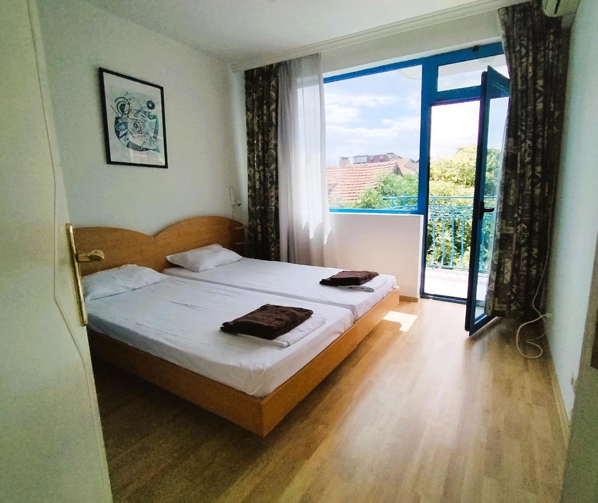 Lira Sto Apartments Pomorie Exterior photo