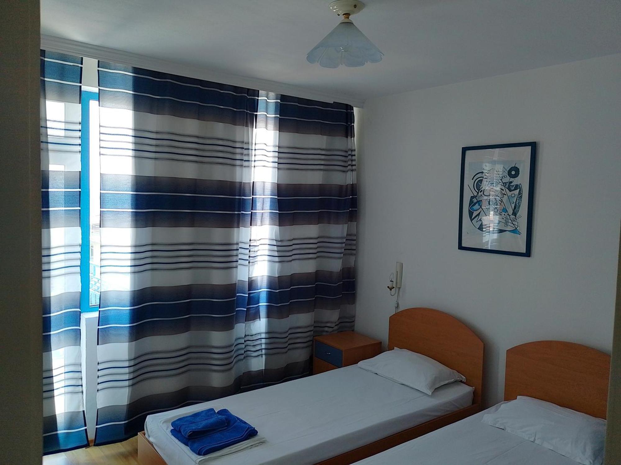 Lira Sto Apartments Pomorie Exterior photo
