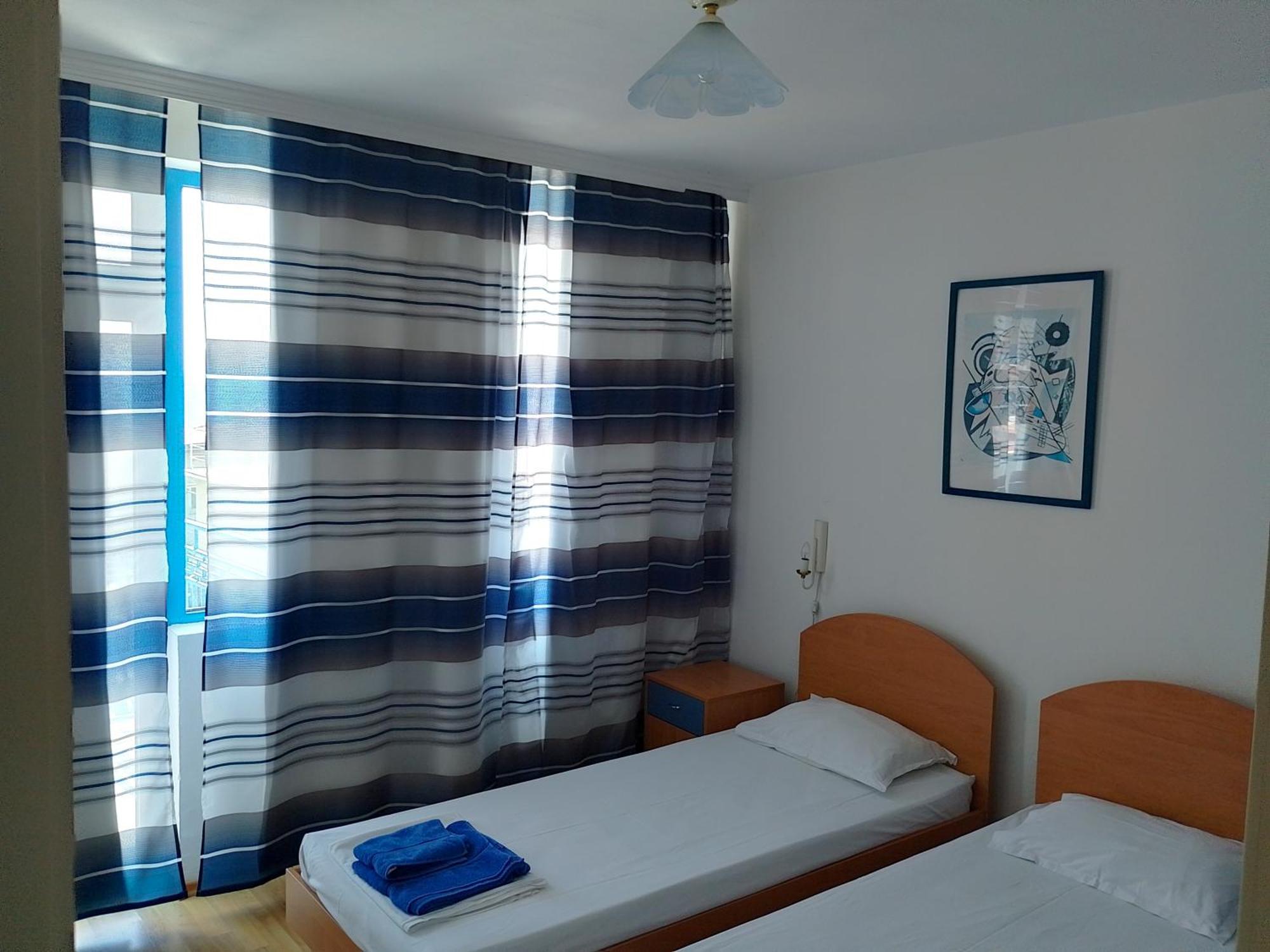 Lira Sto Apartments Pomorie Exterior photo