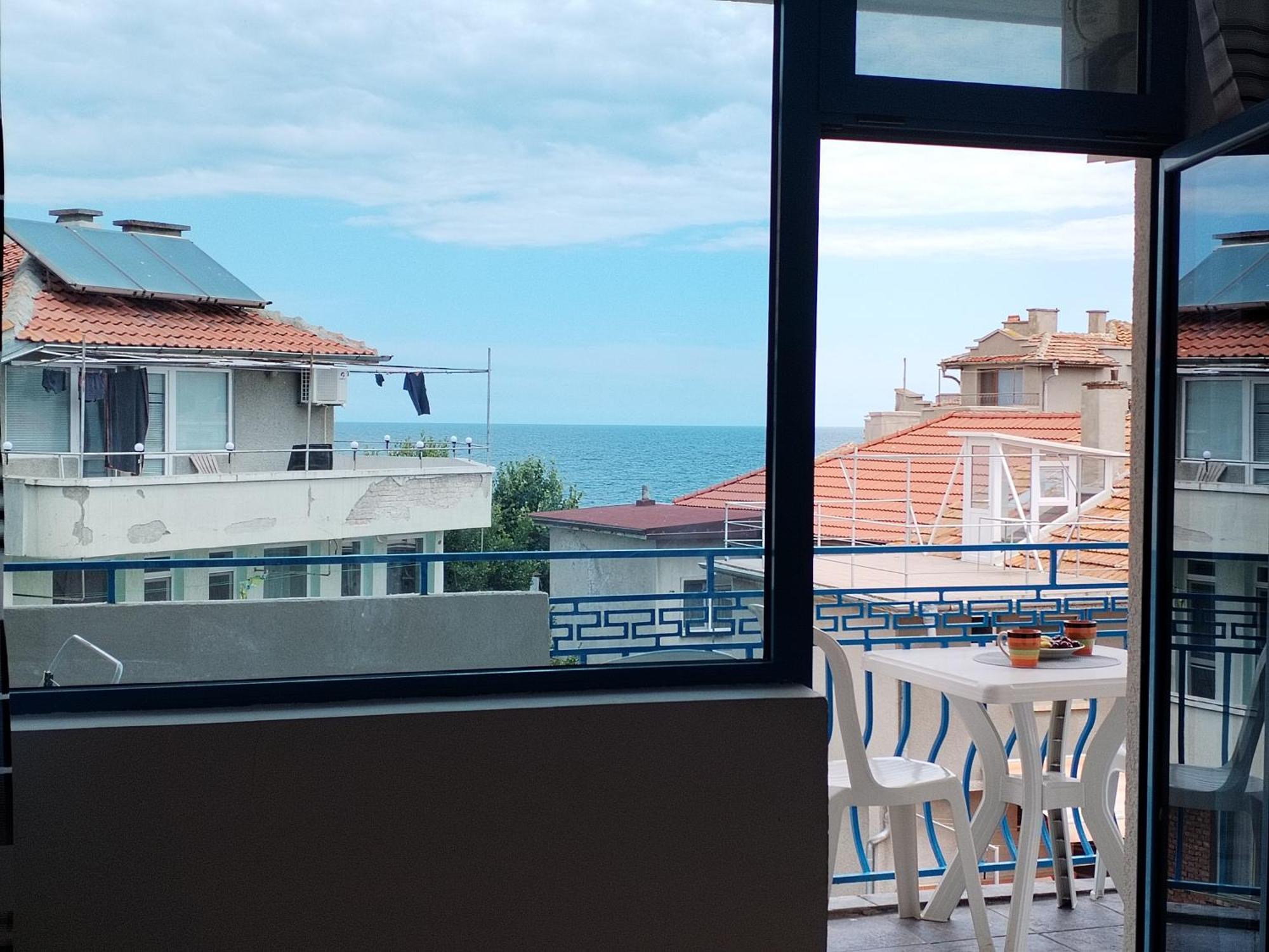 Lira Sto Apartments Pomorie Exterior photo