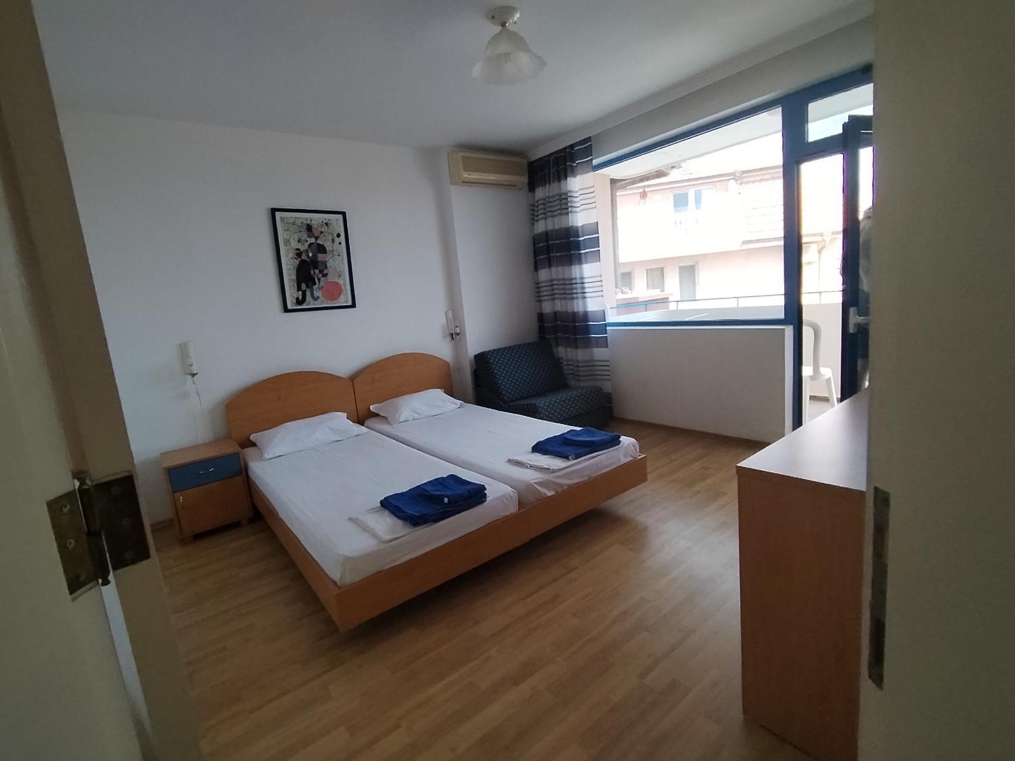 Lira Sto Apartments Pomorie Exterior photo