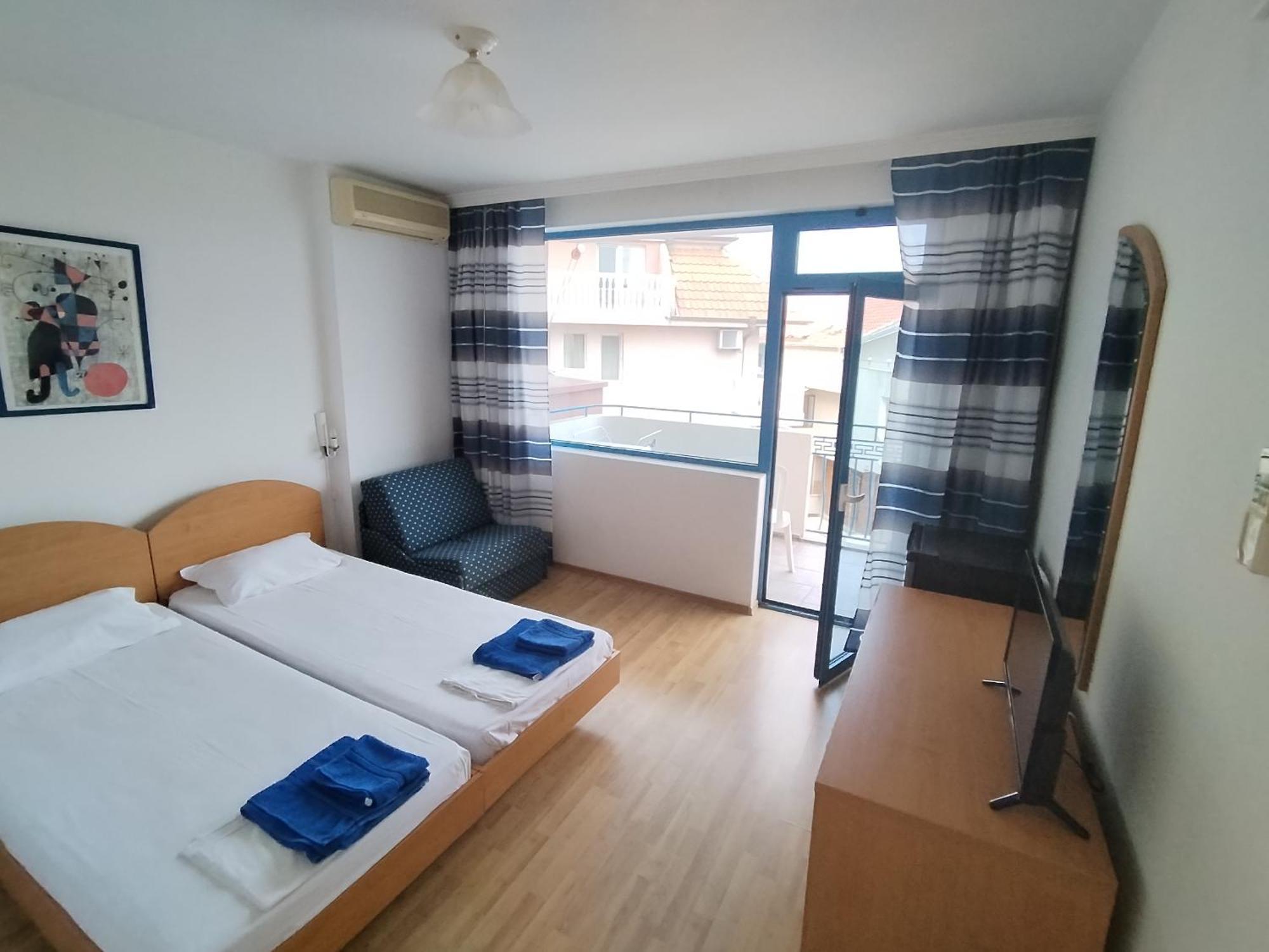 Lira Sto Apartments Pomorie Exterior photo