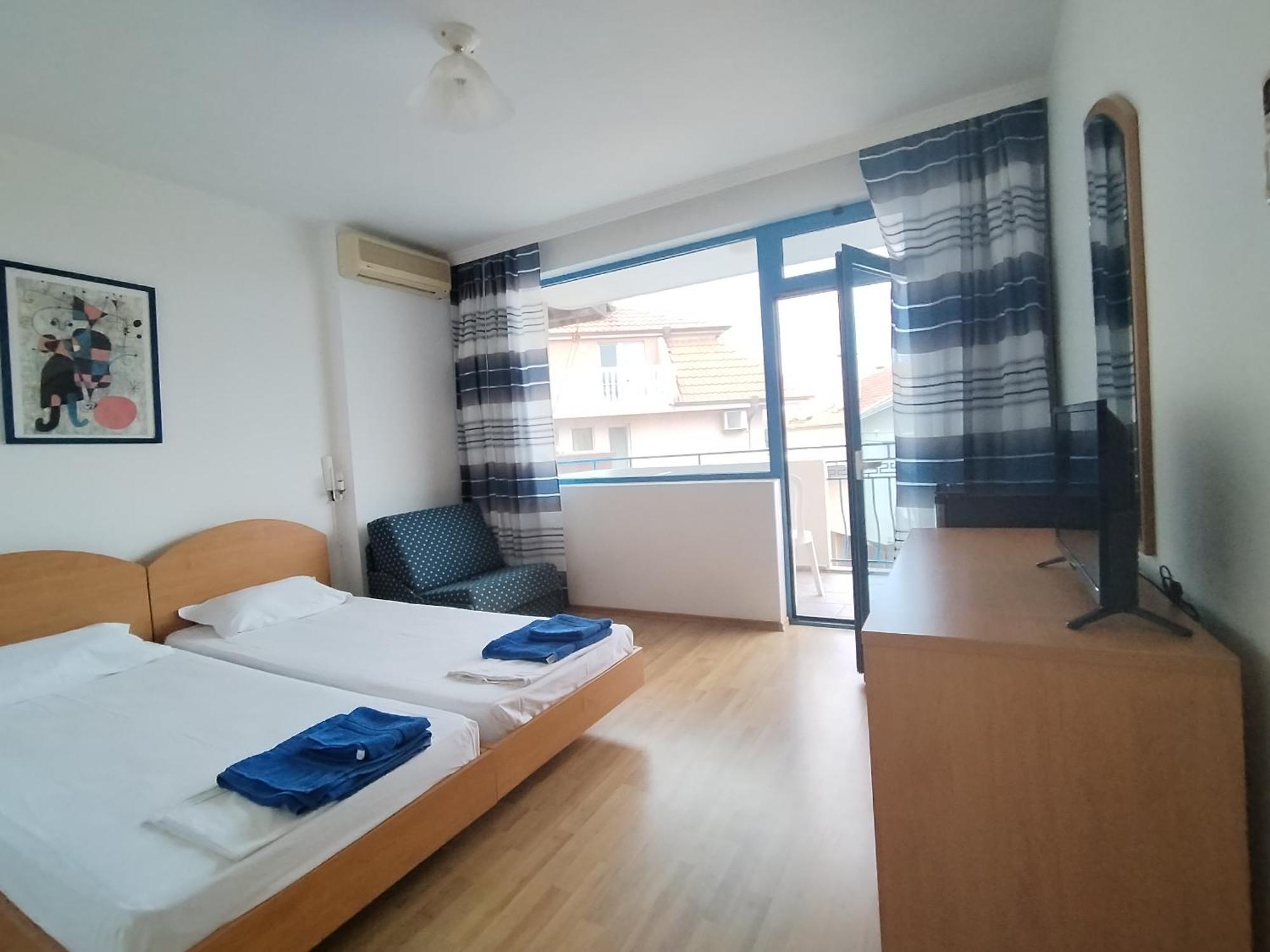 Lira Sto Apartments Pomorie Exterior photo