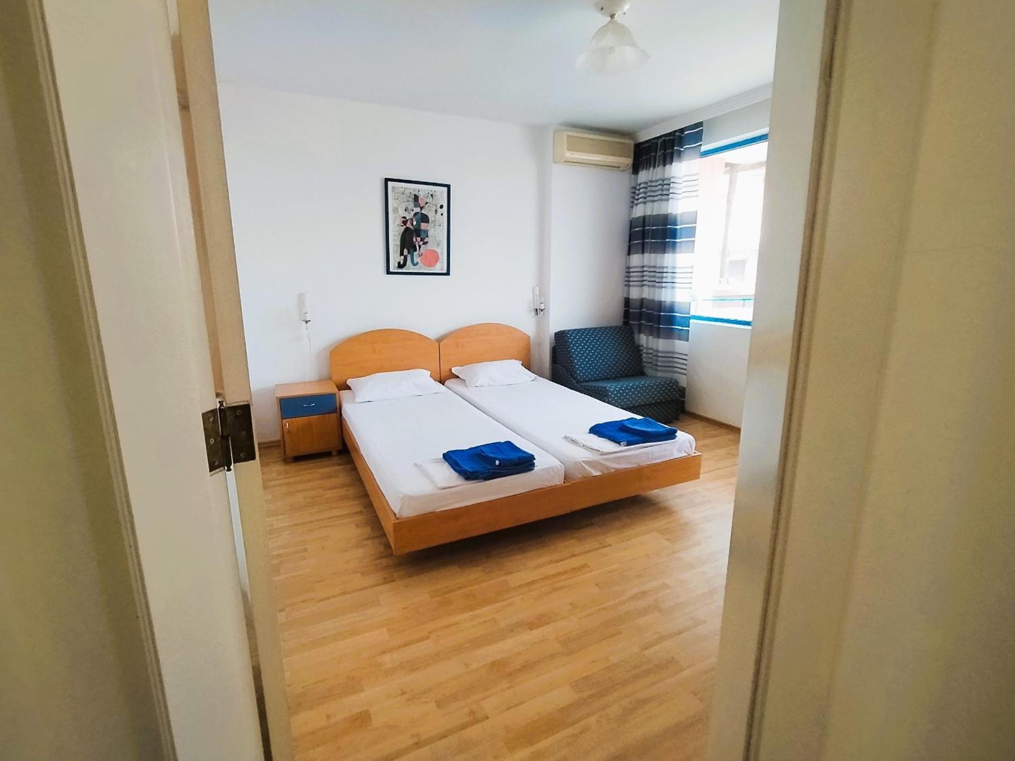 Lira Sto Apartments Pomorie Exterior photo