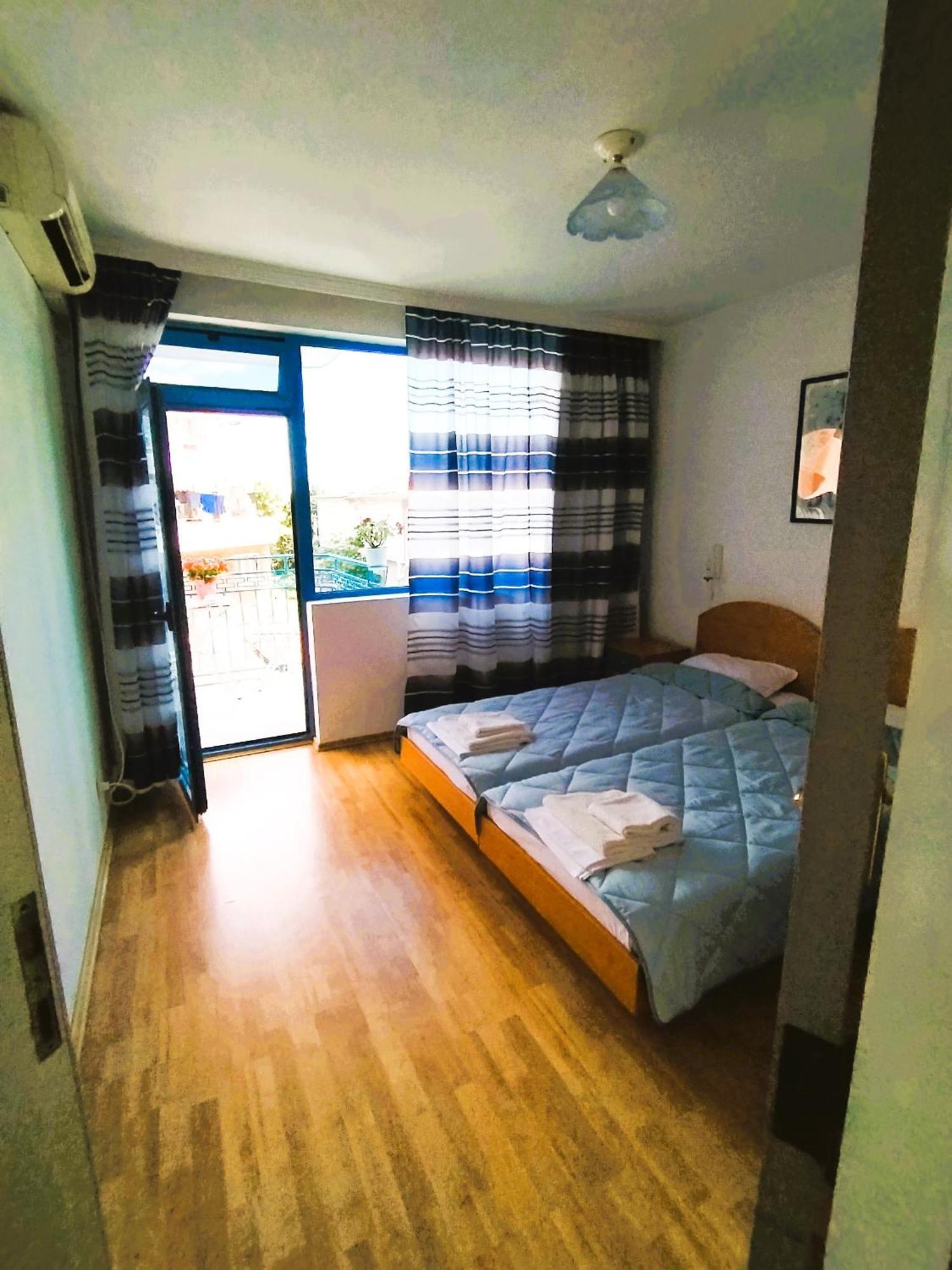 Lira Sto Apartments Pomorie Exterior photo