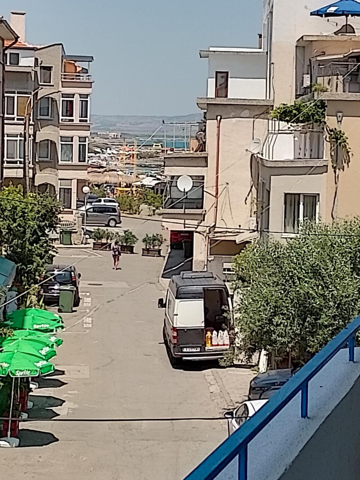 Lira Sto Apartments Pomorie Exterior photo