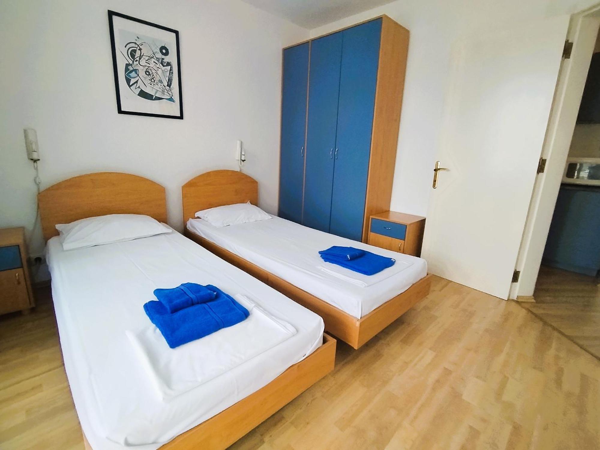 Lira Sto Apartments Pomorie Exterior photo