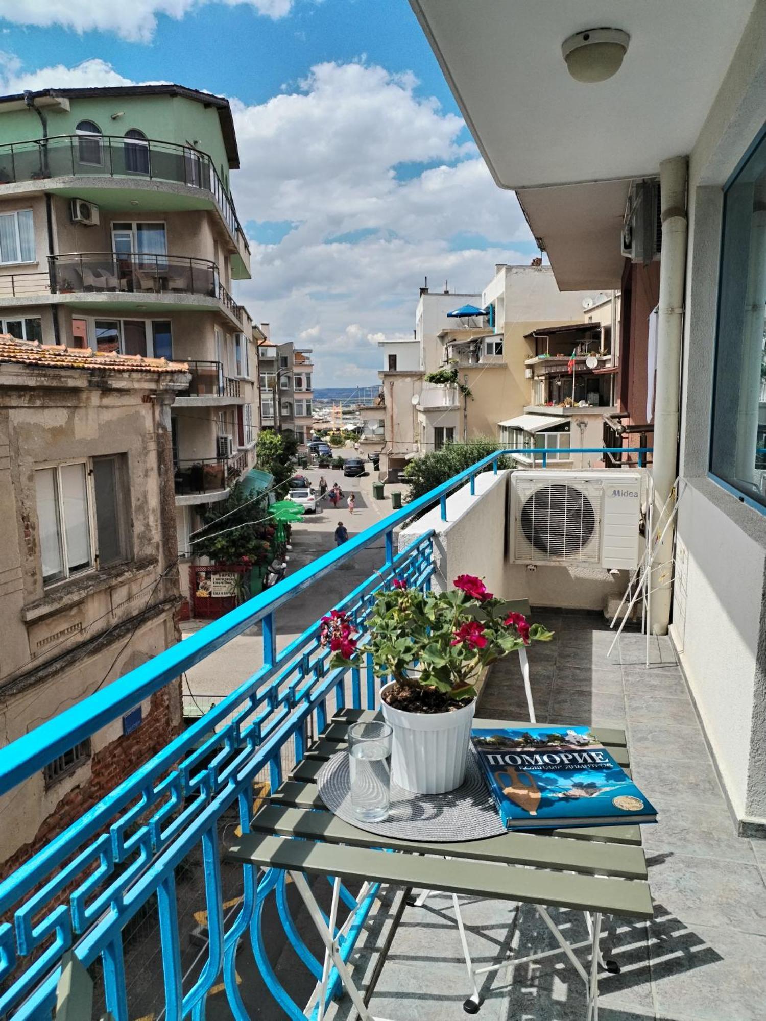 Lira Sto Apartments Pomorie Exterior photo