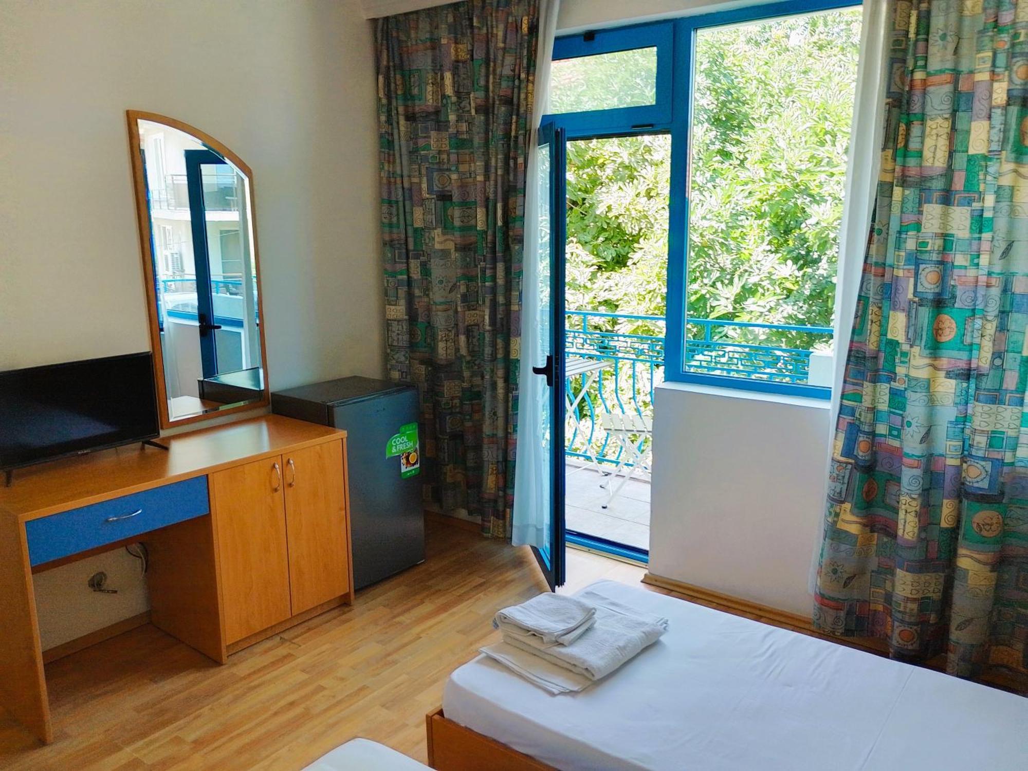Lira Sto Apartments Pomorie Exterior photo