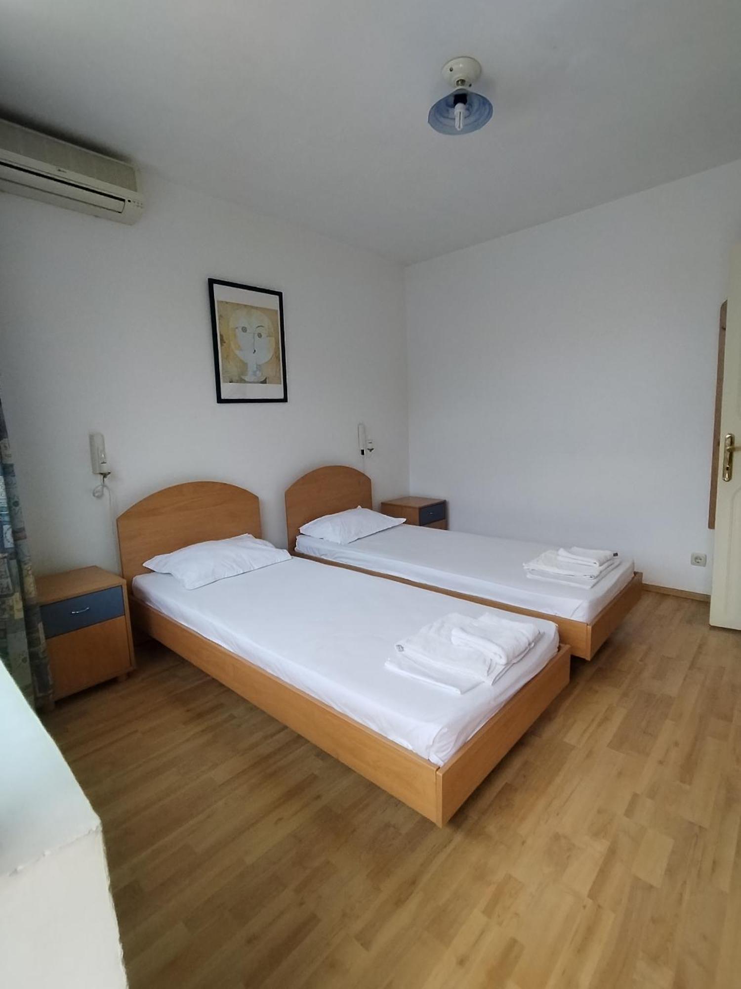 Lira Sto Apartments Pomorie Exterior photo