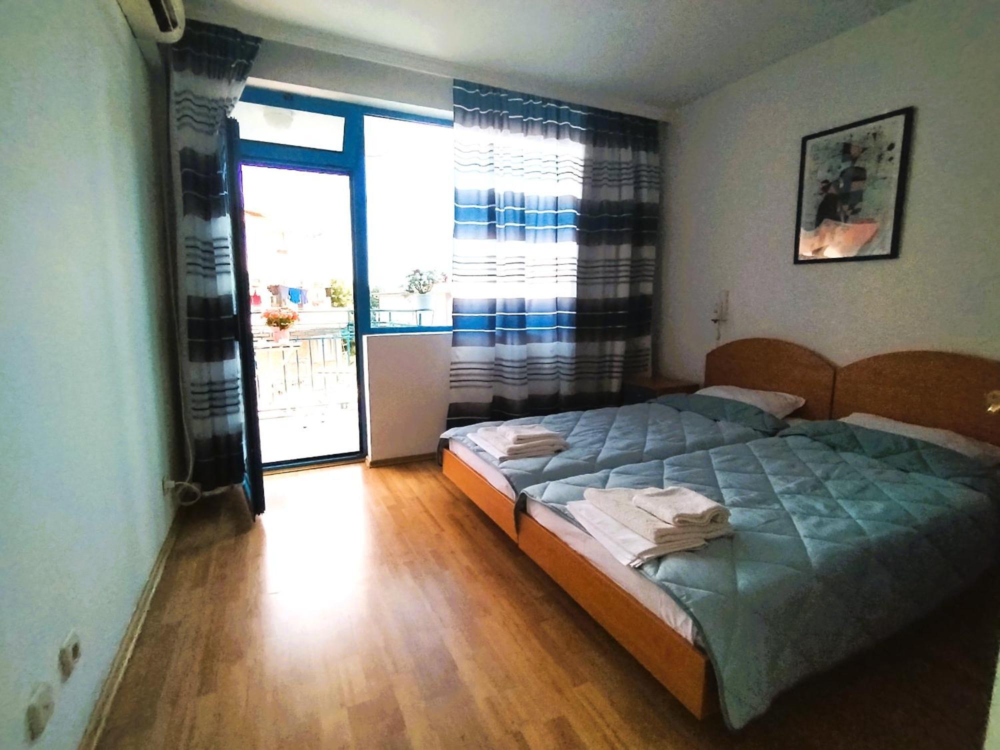 Lira Sto Apartments Pomorie Exterior photo