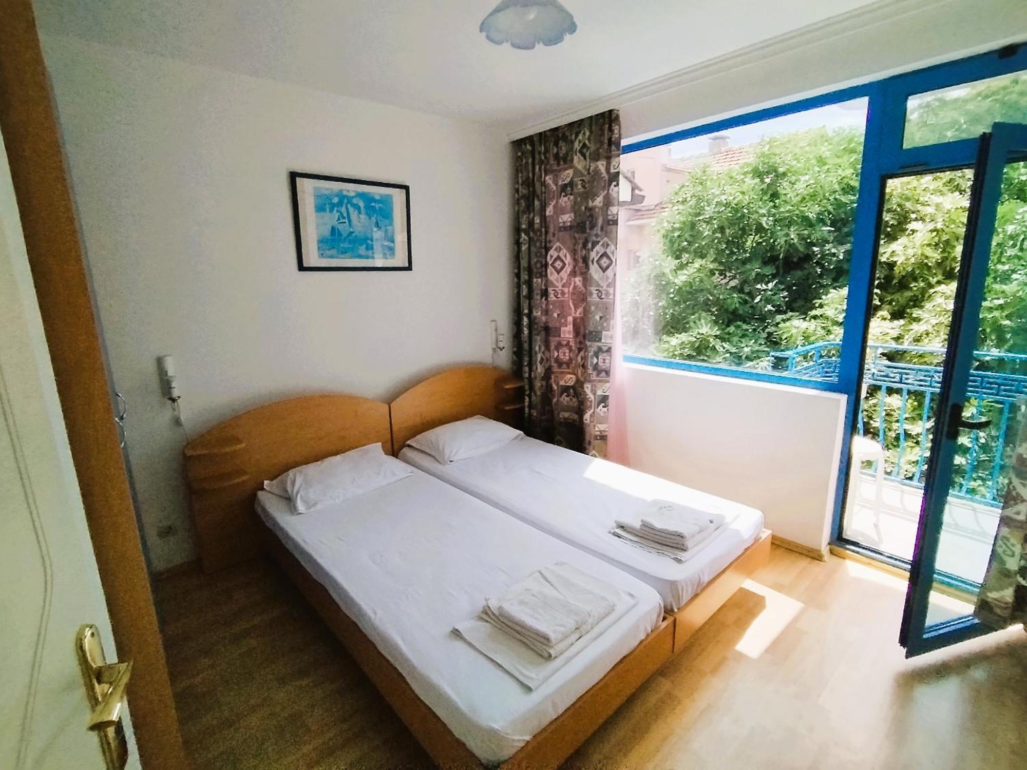 Lira Sto Apartments Pomorie Exterior photo