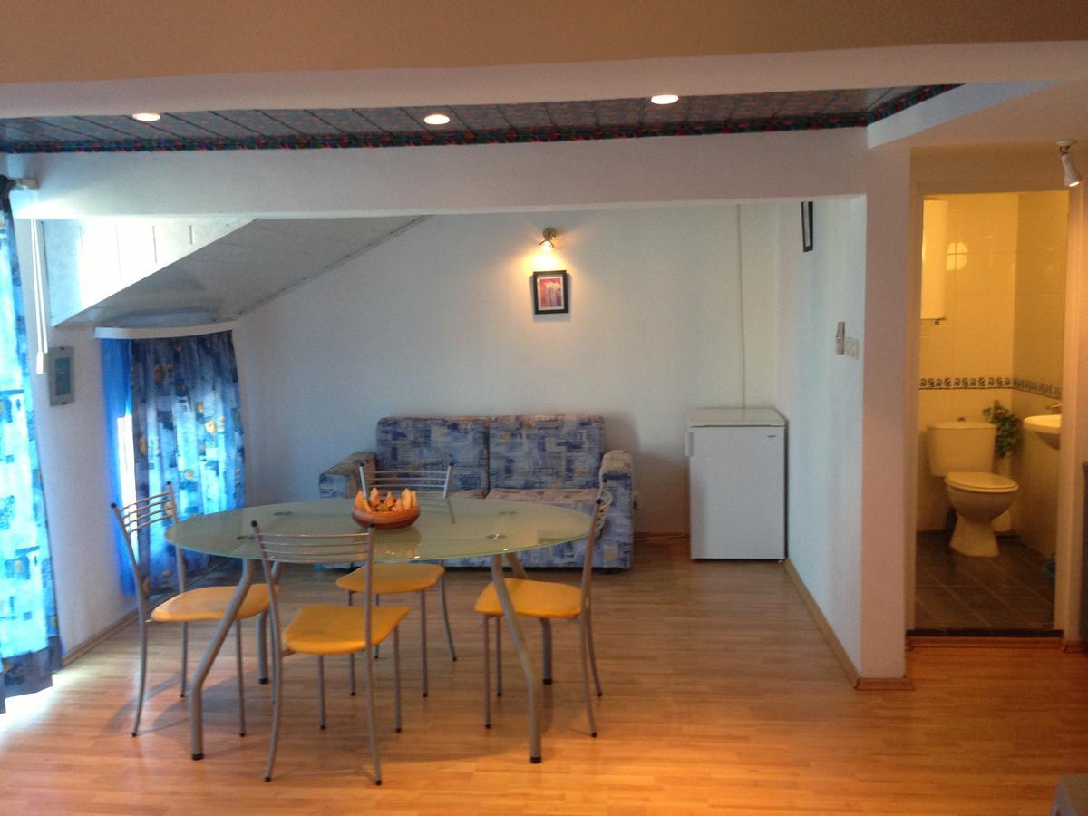 Lira Sto Apartments Pomorie Exterior photo